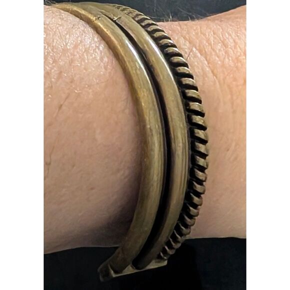 Vintage Solid Brass Open Cuff Bracelet Antique Gold Ribbed Minimalist Statement - Picture 3 of 9